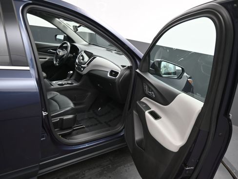 Used 2018 Chevrolet Equinox LT w/ Sun & Infotainment Package AWD/4WD image 11