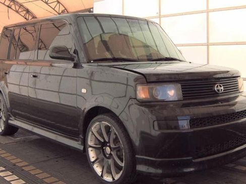 Used 2004 Scion xB FWD image 4