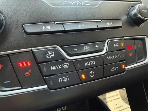 Used 2020 Ford Fusion SEL FWD image 32