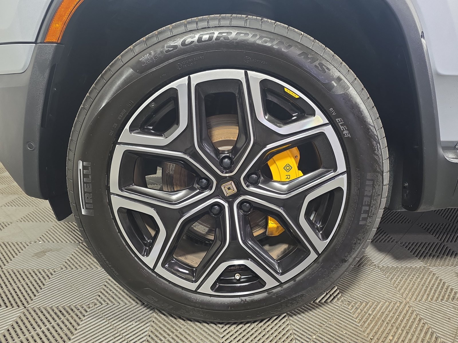 Used 2022 Rivian R1S Launch Edition Quad AWD/4WD image 9