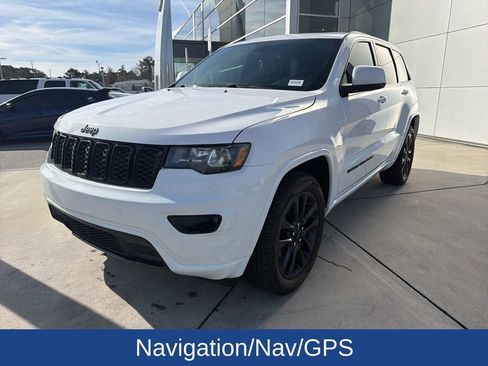 Used 2018 Jeep Grand Cherokee Altitude image 3