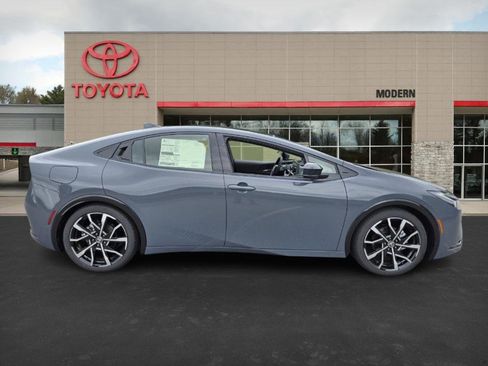 New 2025 Toyota Prius Plug-In Hybrid image 4