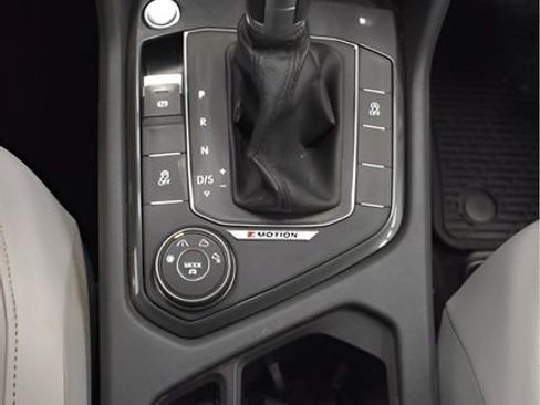 Used 2018 Volkswagen Tiguan SE w/ 3rd Row Seat Package AWD/4WD image 28