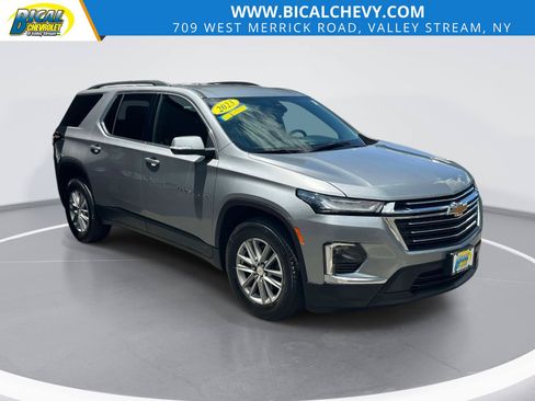 Used 2023 Chevrolet Traverse LT AWD/4WD image 1