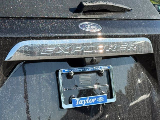 Certified 2024 Ford Explorer Limited w/ Limited Technology Package AWD/4WD image 32