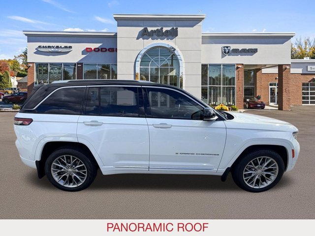 Certified 2022 Jeep Grand Cherokee Summit w/ Adv Protech Group IV AWD/4WD image 7