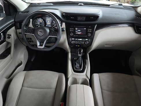 Used 2017 Nissan Rogue Sport SV image 18