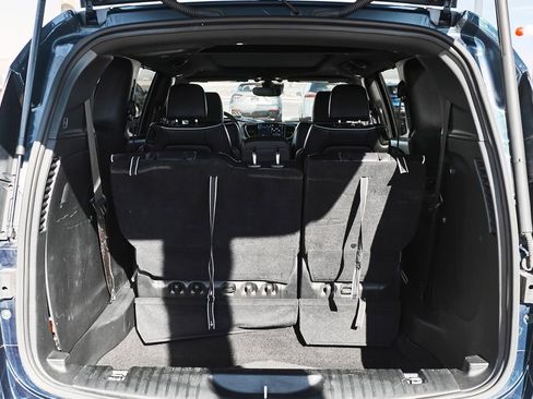 Used 2025 Chrysler Pacifica Limited FWD image 8