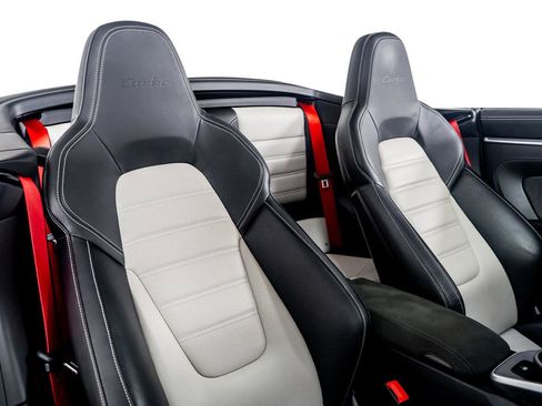 Used 2022 Porsche 911 Turbo image 29