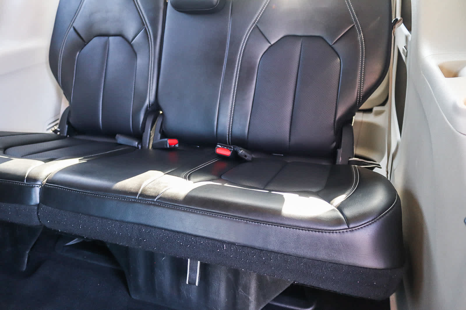 Used 2024 Chrysler Pacifica Touring-L FWD image 19