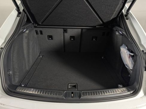 New 2026 Porsche Macan image 17