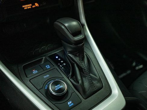 Used 2021 Toyota RAV4 XLE w/ Carpet Mat Package (TMS) image 20