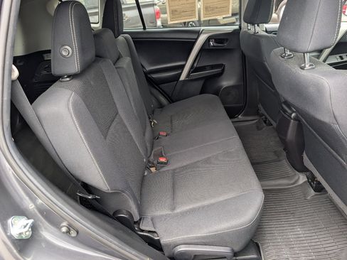 Used 2018 Toyota RAV4 XLE FWD image 5