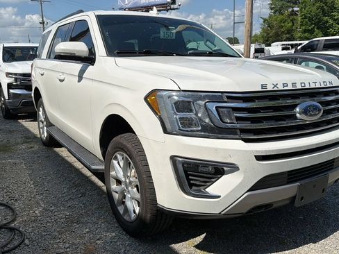 Used 2020 Ford Expedition XLT w/ Equipment Group 202A AWD/4WD image 5