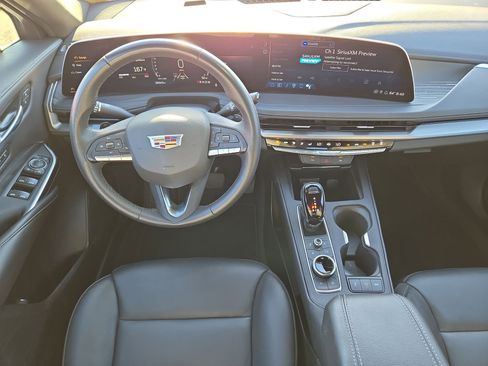 Used 2025 Cadillac XT4 Premium Luxury image 14