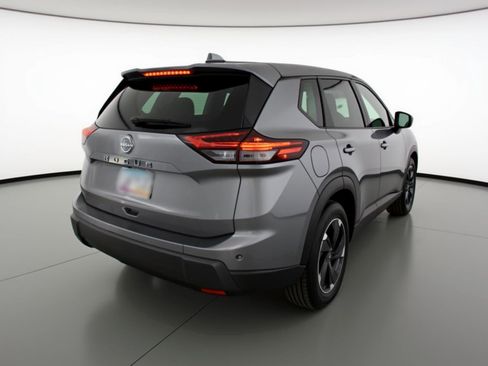 Used 2025 Nissan Rogue SV image 9