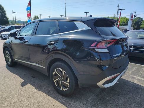 Used 2023 Kia Sportage LX AWD/4WD image 6