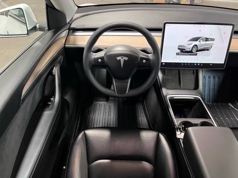 Used 2023 Tesla Model Y Long Range image 18