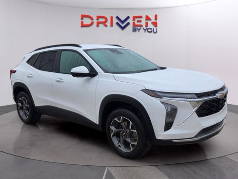 Used 2024 Chevrolet Trax LT image 7