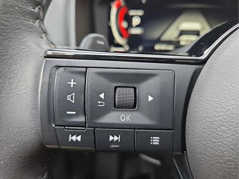 Used 2024 Nissan Rogue SL w/ SL Premium Package image 19