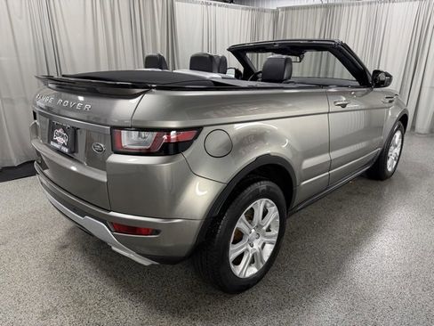Used 2019 Land Rover Range Rover Evoque SE Dynamic image 3