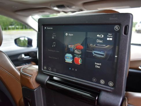 Used 2019 Chrysler Pacifica Limited w/ Tire & Wheel Group FWD image 47