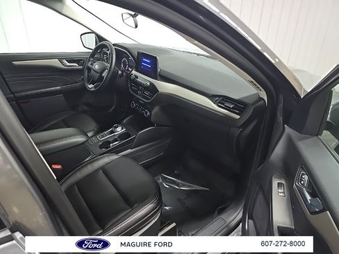 Used 2022 Ford Escape SEL image 19