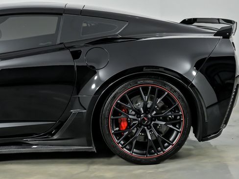Used 2019 Chevrolet Corvette Z06 RWD image 9