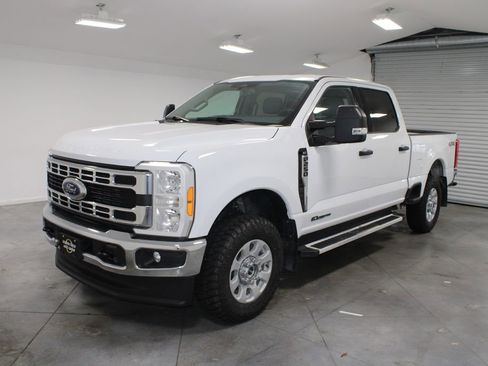 Used 2023 Ford F250 XLT w/ Camper Package AWD/4WD image 4