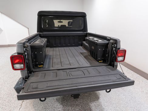 Used 2022 Jeep Gladiator Sport image 11