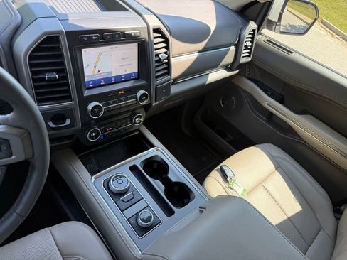 Used 2020 Ford Expedition XLT w/ Equipment Group 202A AWD/4WD image 37