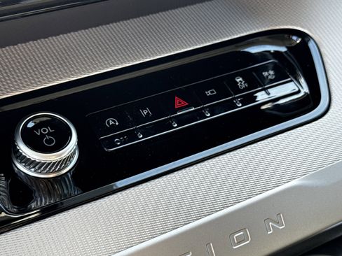 New 2026 Ford Expedition Active image 19