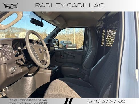 Used 2024 GMC Savana 2500 w/ Driver Convenience Package image 3