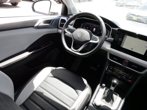 Certified 2025 Volkswagen Taos SEL AWD/4WD image 9