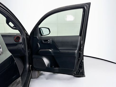 Used 2016 Toyota Tacoma TRD Off-Road image 31