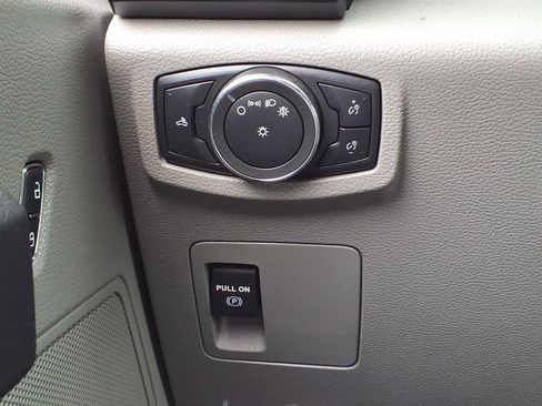 Used 2017 Ford F150 XL w/ Equipment Group 101A Mid AWD/4WD image 25