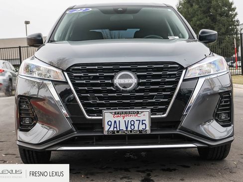 Used 2022 Nissan Kicks S image 2