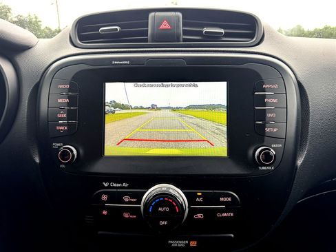 Used 2019 Kia Soul + image 5