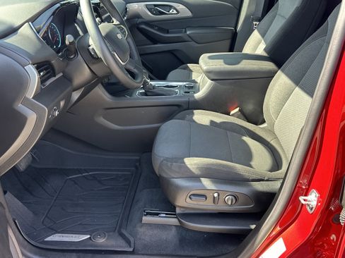 Used 2023 Chevrolet Traverse LT FWD image 9