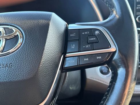 Used 2021 Toyota Highlander XLE image 23