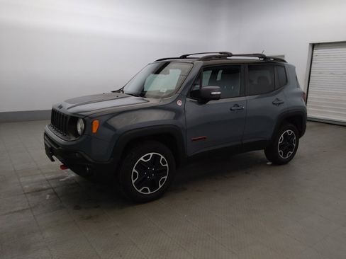 Used 2016 Jeep Renegade Trailhawk w/ Premium Trailhawk Package AWD/4WD image 2
