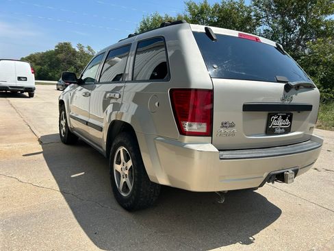 Used 2007 Jeep Grand Cherokee Laredo AWD/4WD image 4