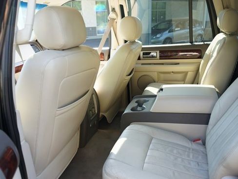 Used 2004 Lincoln Navigator Luxury image 9