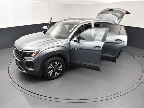 Used 2024 Volkswagen Atlas Cross Sport SE image 27