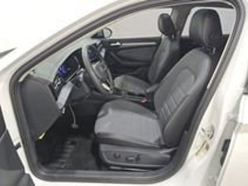 Used 2026 Volkswagen Jetta SE FWD image 24
