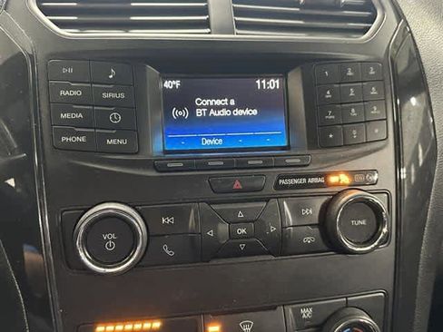 Certified 2018 Ford Explorer XLT image 11