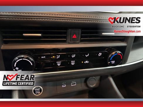Used 2023 Nissan Rogue S image 31