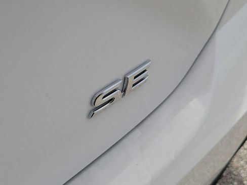 Used 2026 Toyota Camry SE FWD image 8