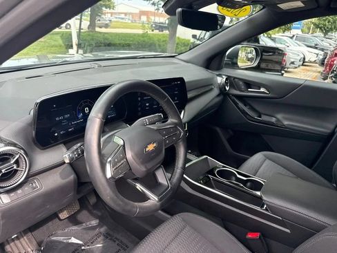 Used 2025 Chevrolet Equinox LT w/ Safety and Technology Package AWD/4WD image 15