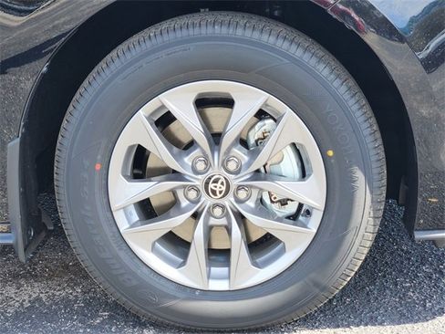 New 2026 Toyota Sienna LE image 7